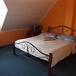 بيت ضيافة Lesna 3*